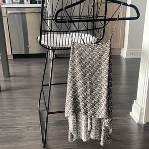 LIKE NEW Elizabeth and James flowy top